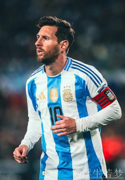 梅西38岁重现神威：5场狂轰9球，任意球绝妙破门成历史第4人